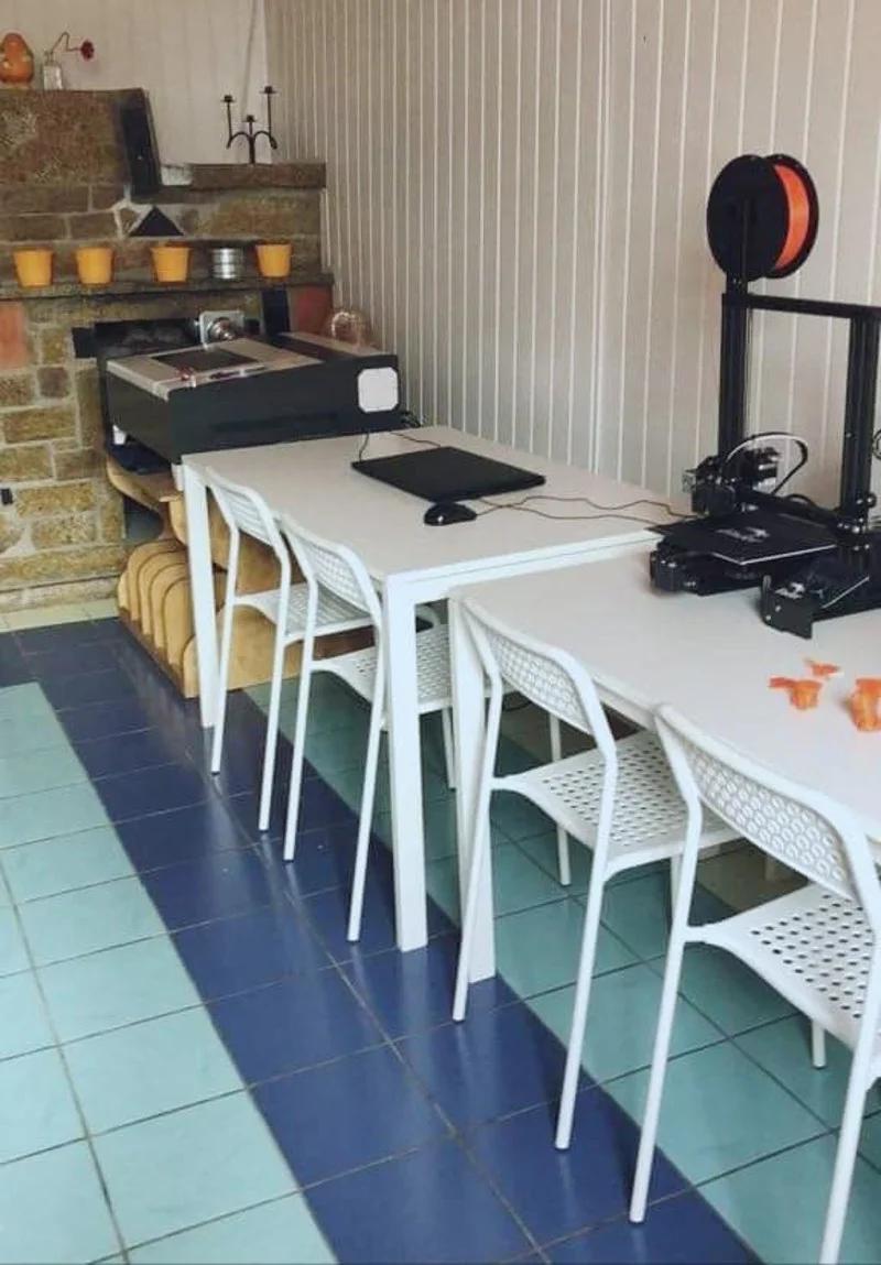 Makerspace'y czekają na oficjalne otwarcie. W niektórych praca już wre: drukowane są przyłbice ochronne