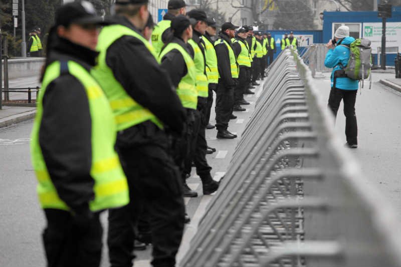 Pilnowanie pustego Sejmu przez policję kosztowało ponad 2,5 mln zł.