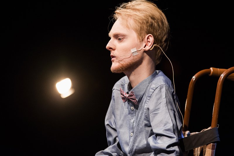 Nie pamięta, jak to jest chodzić, ale jego przemowy motywują zatraconych "korpoludków"