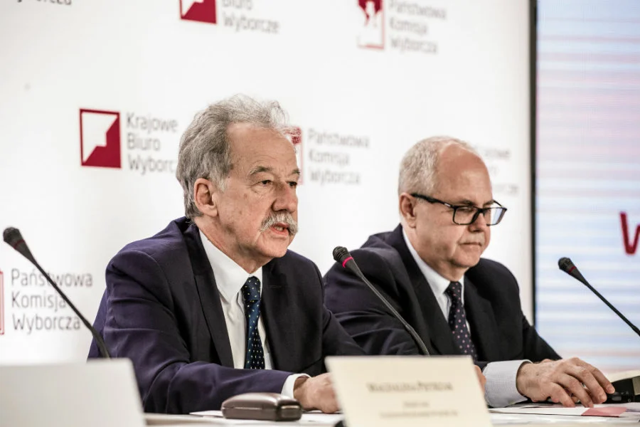 PKW nie podała jeszcze oficjalnych wyników wyborów. Znane są jedynie wyniki z czterech województw.