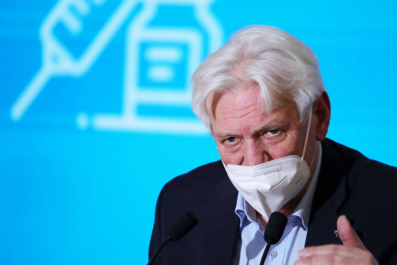 Prof. Andrzej Horban wyraził swoją nadzieję, że polski rząd podejmie decyzję o wprowadzeniu obowiązkowych szczepień dla osób najbardziej narażonych na zakażenie koronawirusem.