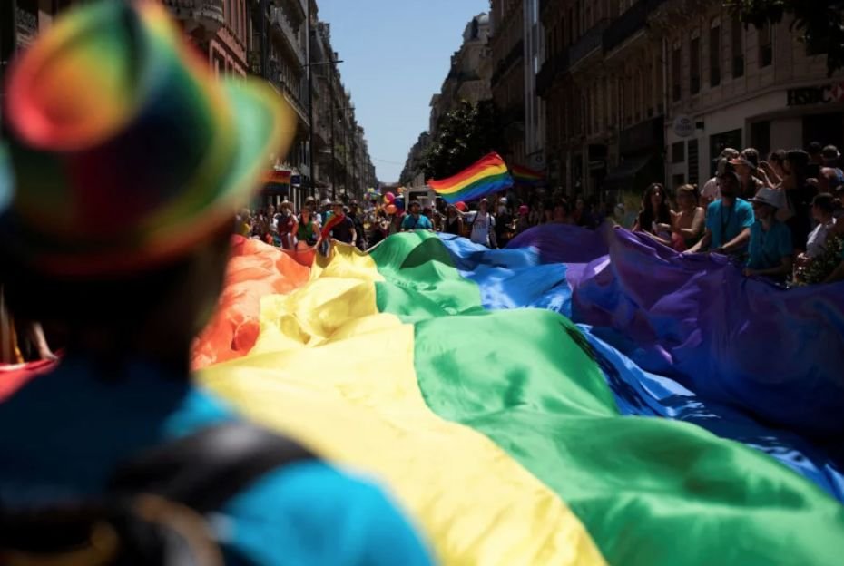 Parlament w Singapurze zalegalizował kontakty intymne między mężczyznami.