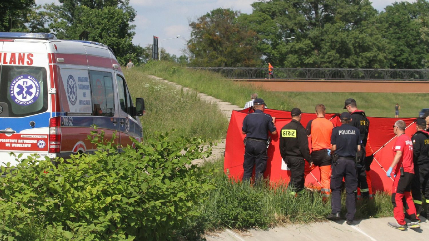 Legnica. W ruinach mleczarni odnaleziono ciało zawinięte w materiał