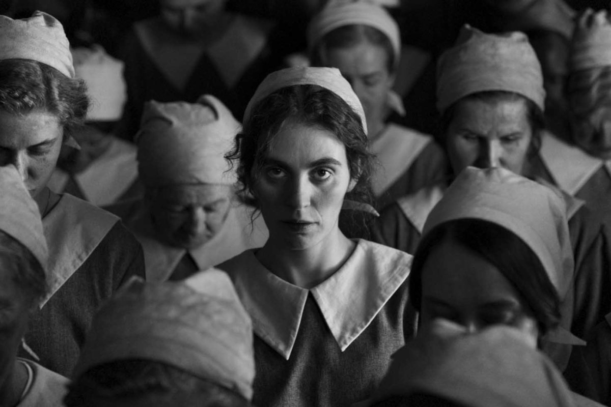 Nagradzany film "Dziewczyna z igłą" trafi do streamingu. Podpowiadamy, gdzie go obejrzeć