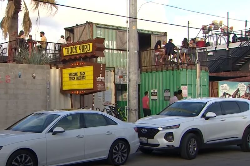 W Teksasie zniesiono obostrzenia i spada liczba zakażonych. Czy tak można zrobić w Polsce?