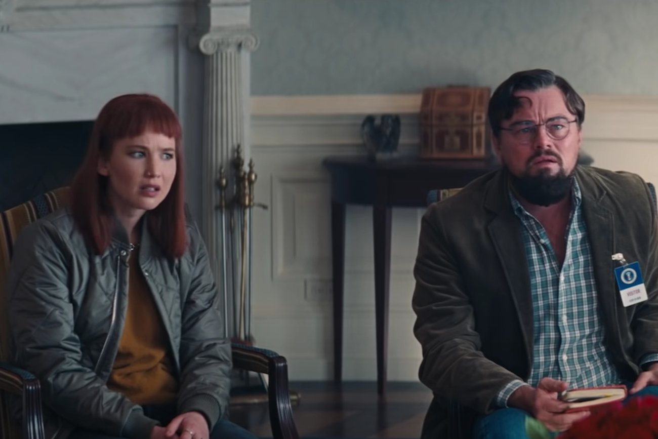 Leonardo DiCaprio i Jennifer Lawrence zarobili na "Nie patrz w górę" łącznie 55 mln dolarów.