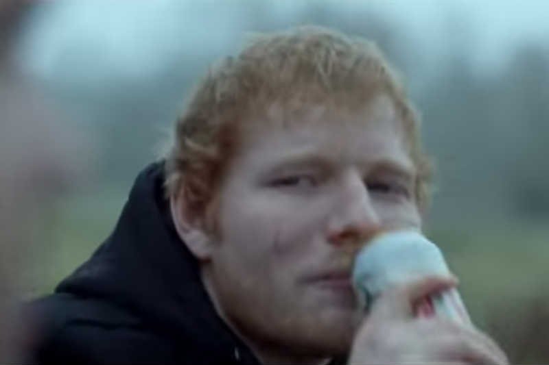 W teledysku Eda Sheerana pojawia się jedna z najpopularniejszych marek polskiego piwa.