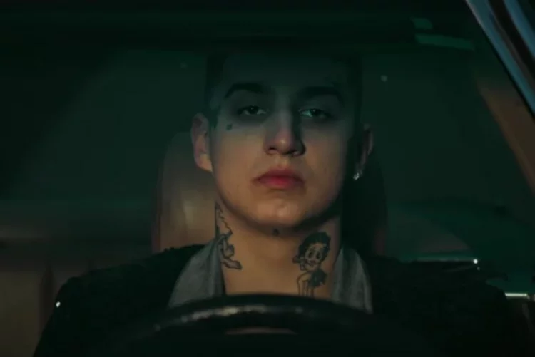 Sobel ostro zareagował na wtargniecie fana na scenę