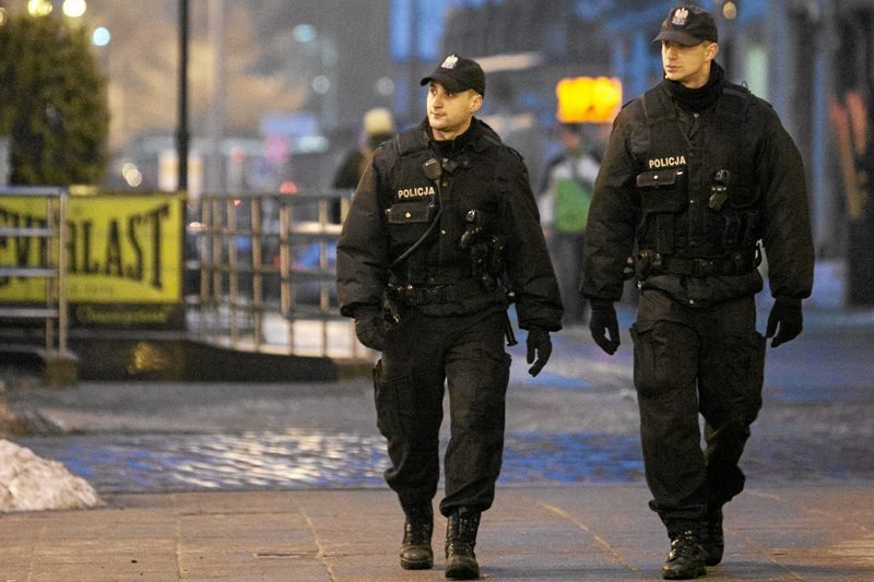 Patrole, które miały zapewniać bezpiczeństwo w rzeczywistości bezpiecznie siedziały za biurkami