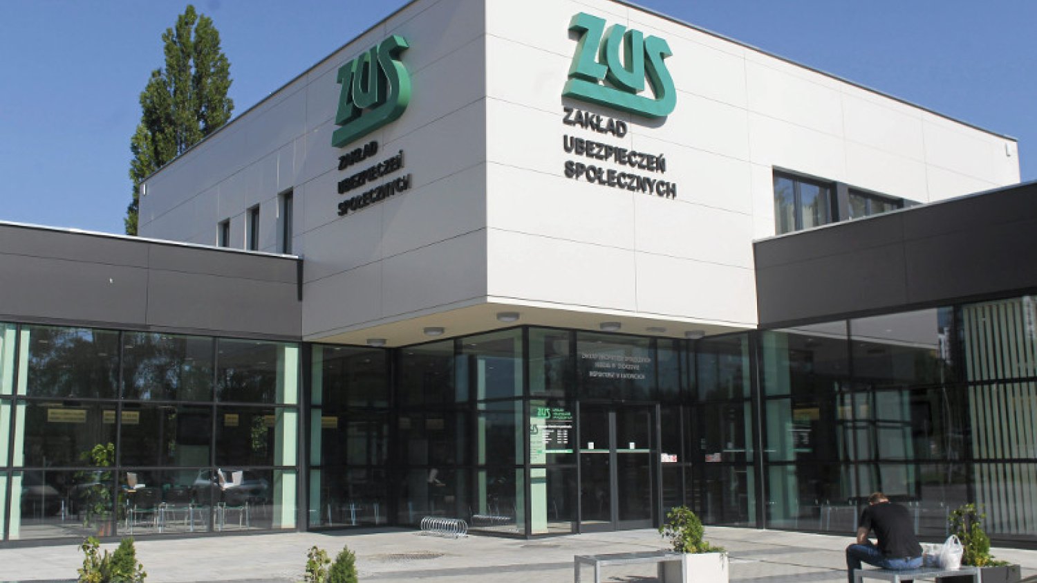 Inspektor kontroli zarabia w ZUS prawie 4 tys. zł.