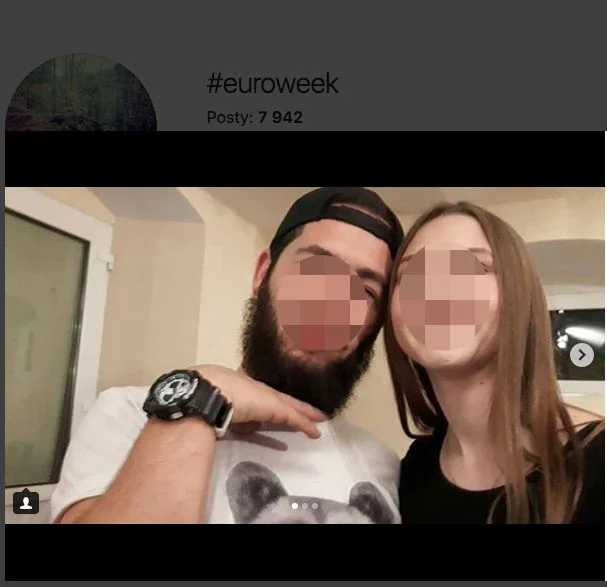 Uczestniczka warsztatów w towarzystwie wolontariusza.