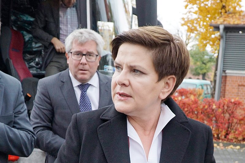 Ryszard Czarnecki porażkę Szydło tłumaczy "vendettą małych ludzi".