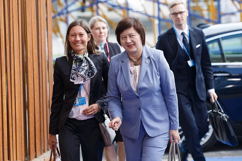 Joanna Wronecka jest bardzo doświadczoną dyplomatką