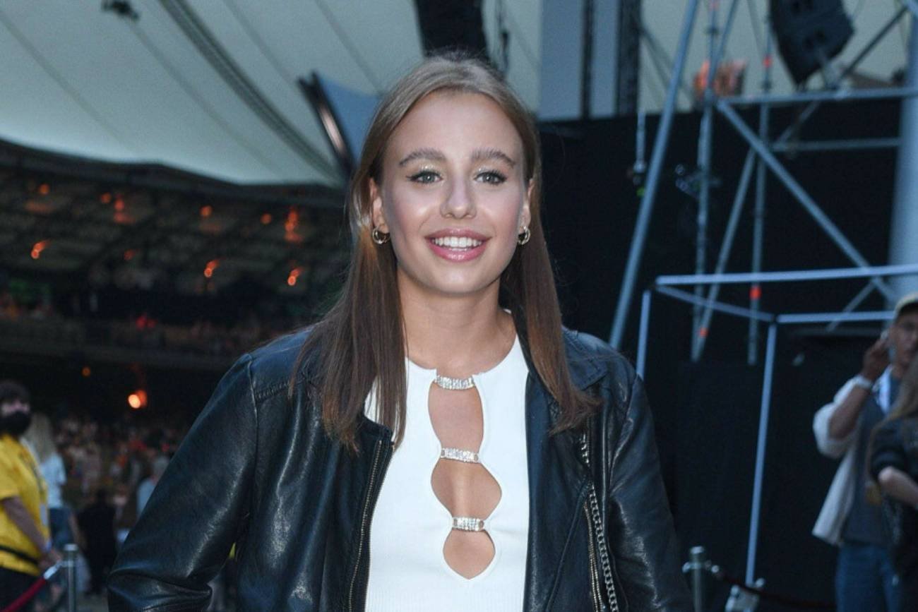 Oliwia Bieniuk opublikowała zdjęcia z kolejnej odważnej sesji zdjęciowej. Tym razem 18-letnia modelka na Instagramie zaprezentowała się w kuszących pozach i seksownej stylizacji.