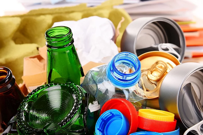 Nie można troszczyć się o ochronę środowiska naturalnego bez dbałości o segregację śmieci tak, aby ułatwić recykling, czyli ponowne przetwarzanie odpadów