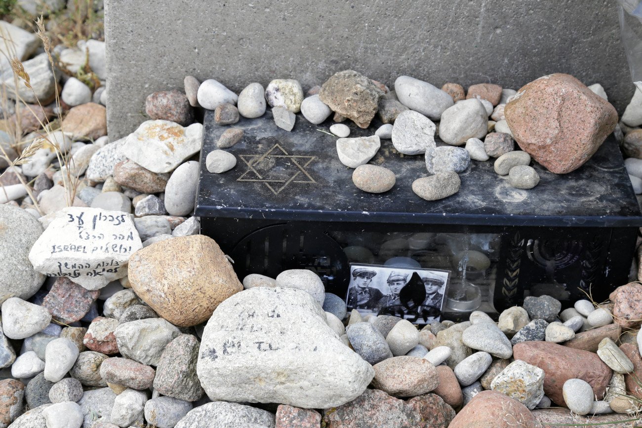 Wiele osób wierzy w to, że Polacy nie brali udziału w mordzie Żydów w Jedwabnem w 1941 roku.