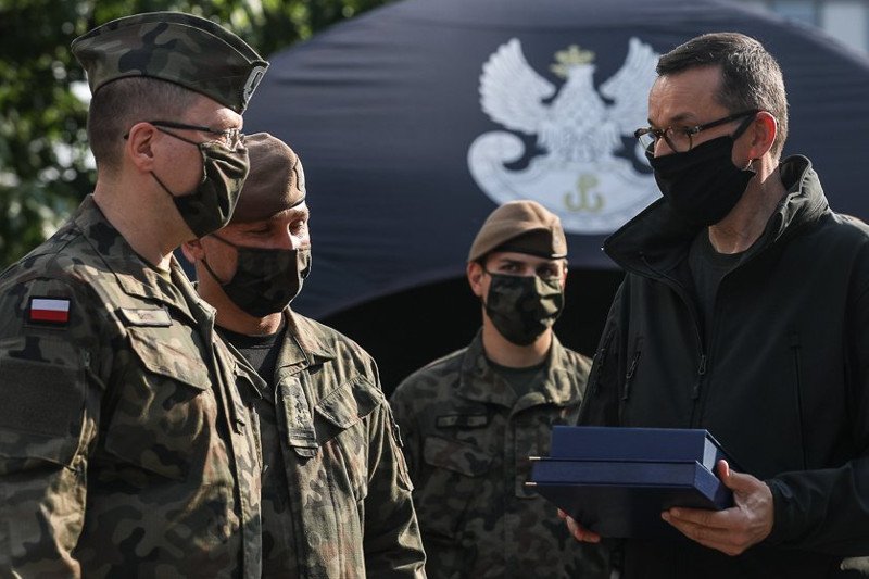 Premier Mateusz Morawiecki dziękował żołnierzom WOT w Katowicach: - Wasza brygada przyczyniła się do tego, że na Śląsku opanowaliśmy rozprzestrzenianie koronawirusa.