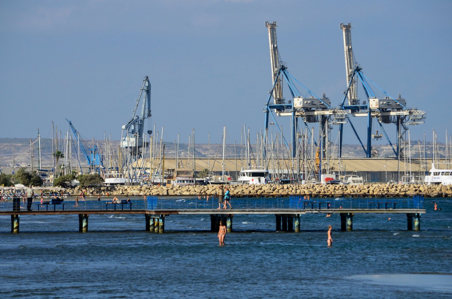 Cypr ogłasza stan alarmowy. Plama ropy zmierza w kierunku wyspy.