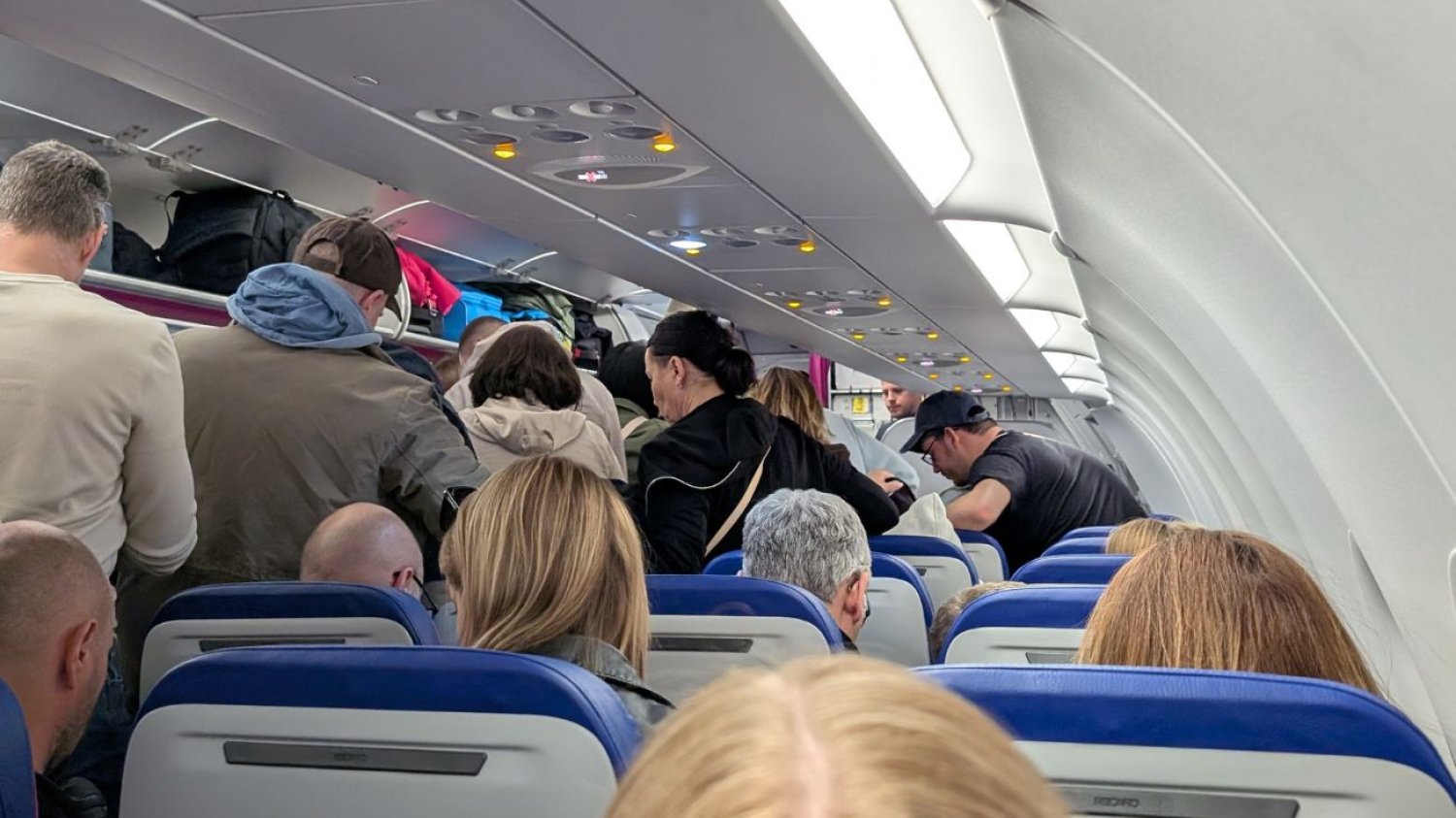 Baterie zagrożeniem w samolocie. Amerykanie ostrzegają