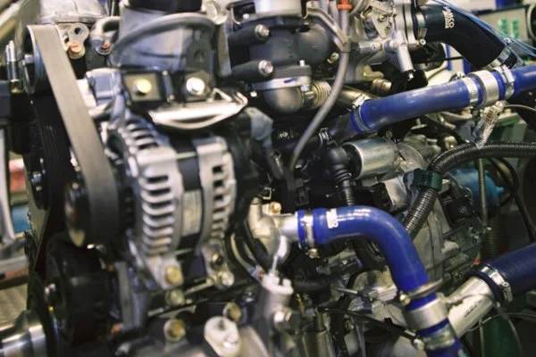 Silnik 2.2l I-CDTI firmyHonda. Silniki te uznawane są za jedne z najmniej kłopotliwych silników wysokoprężnych na świecie.