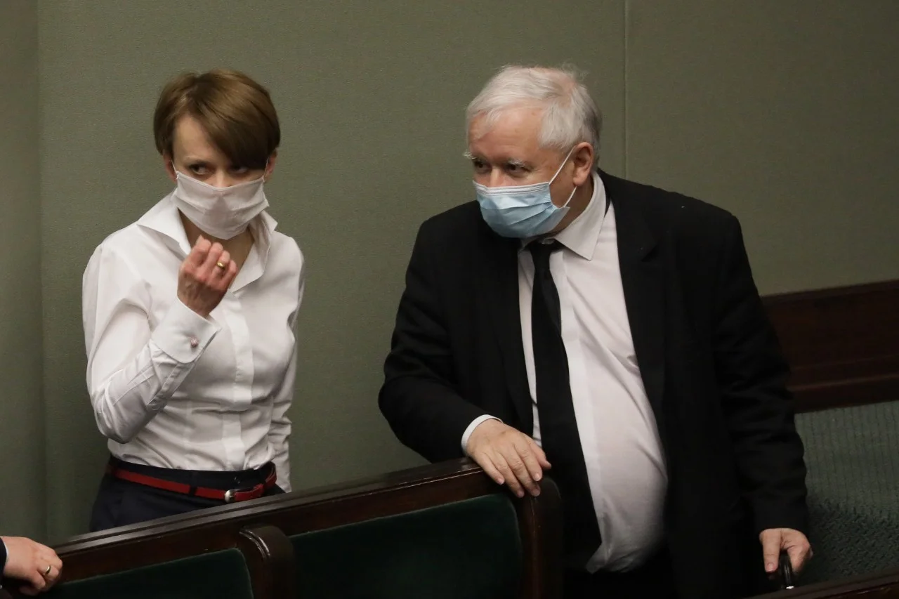 Jest projekt PiS dotyczący wyborów prezydenckich. Zakłada połączenie głosowania tradycyjnego i korespondencyjnego. Według nowego projektu klubu PiS, każdy chętny będzie mógł uczestniczyć w wyborach korespondencyjnych.