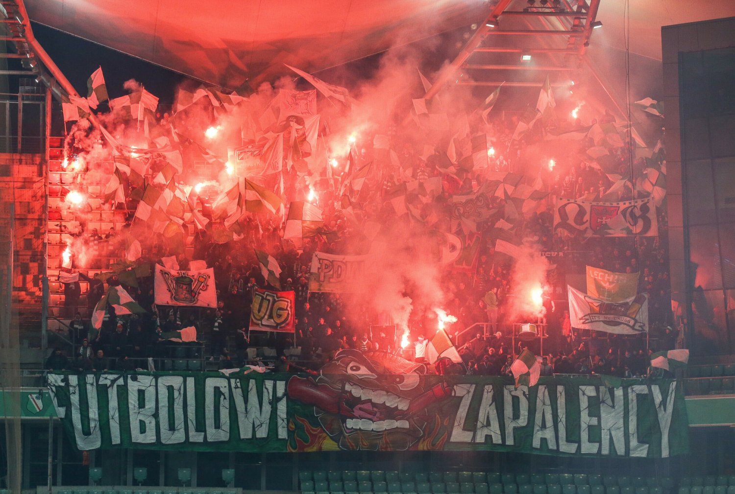 Zamieszki na trybunach. Mecz Lechia Gdańsk - Akademija Pandev przerwany