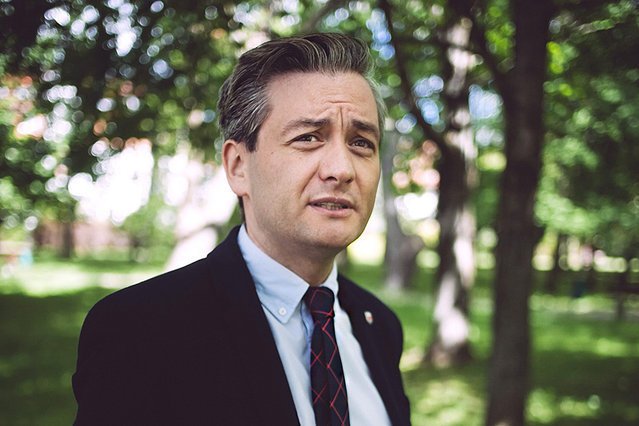 Najnowsze badanie sympatii politycznych Polaków wskazuje, że Robert Biedroń ma szansę zawalczyć o prezydenturę w sposób nieco podobny do Emmanuela Macrona.