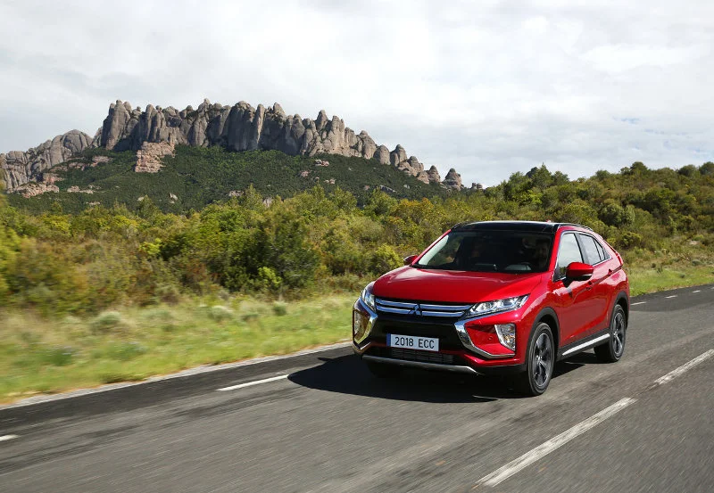 System Super-All Wheel Control (S-AWC) zapewnia kierowcy Mitsubishi Eclipse Cross większą stabilność jazdy w każdych warunkach: na wprost, przy zmianie pasa ruchu czy na zakrętach.
