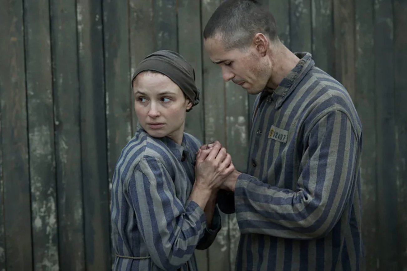 Kontrowersyjny "Tatuażysta z Auschwitz" już na SkyShowtime.