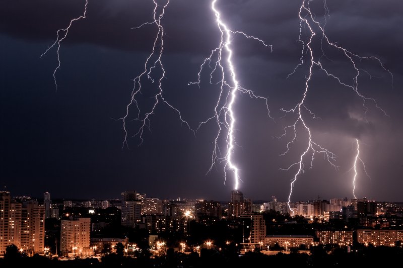 Burza w internecie – zrywa się nagle i równie gwałtownie się kończy, zwykle po kilku dniach.