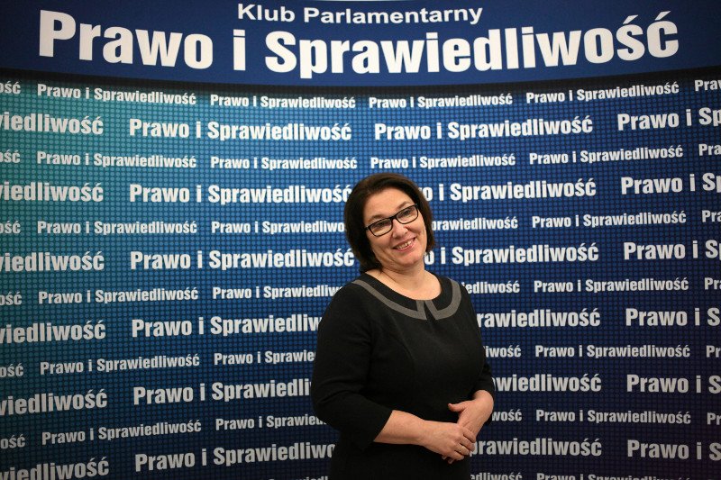 Beata Mazurek jest bohaterką polskiego internetu. Hasztag #MazurekRozumie podbija sieć.