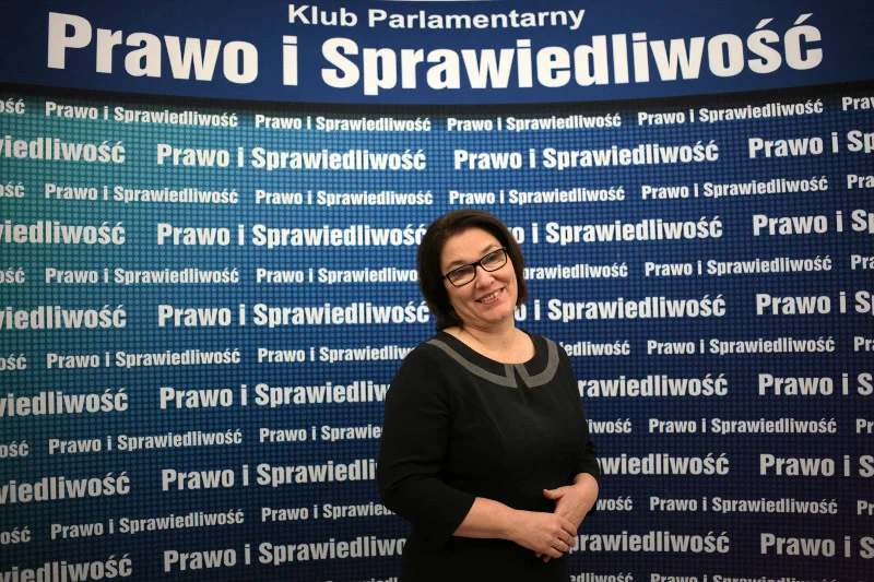 Beata Mazurek jest bohaterką polskiego internetu. Hasztag #MazurekRozumie podbija sieć.