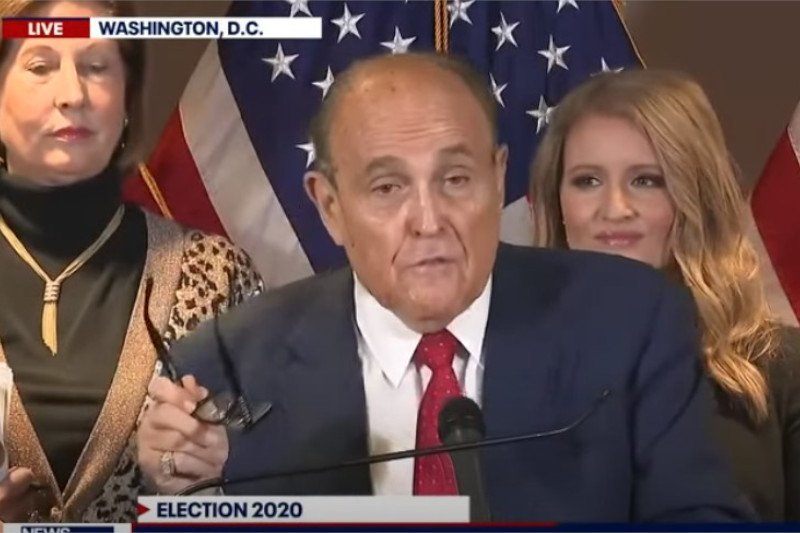 Rudy Giuliani zaskoczył kolejnymi teoriami na temat wyniku wyrobów w USA.