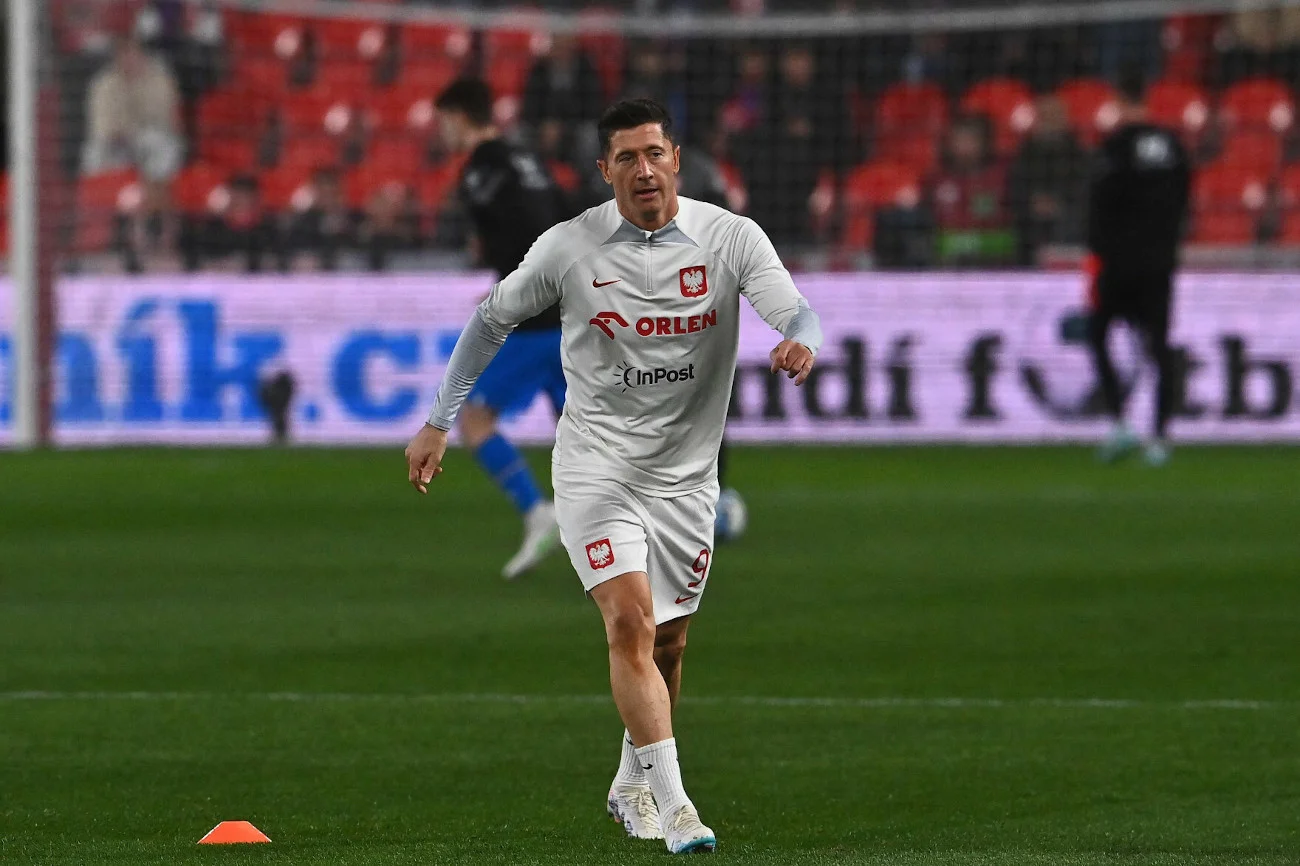 Czesi wymownie przywitali Polaków na stadionie.