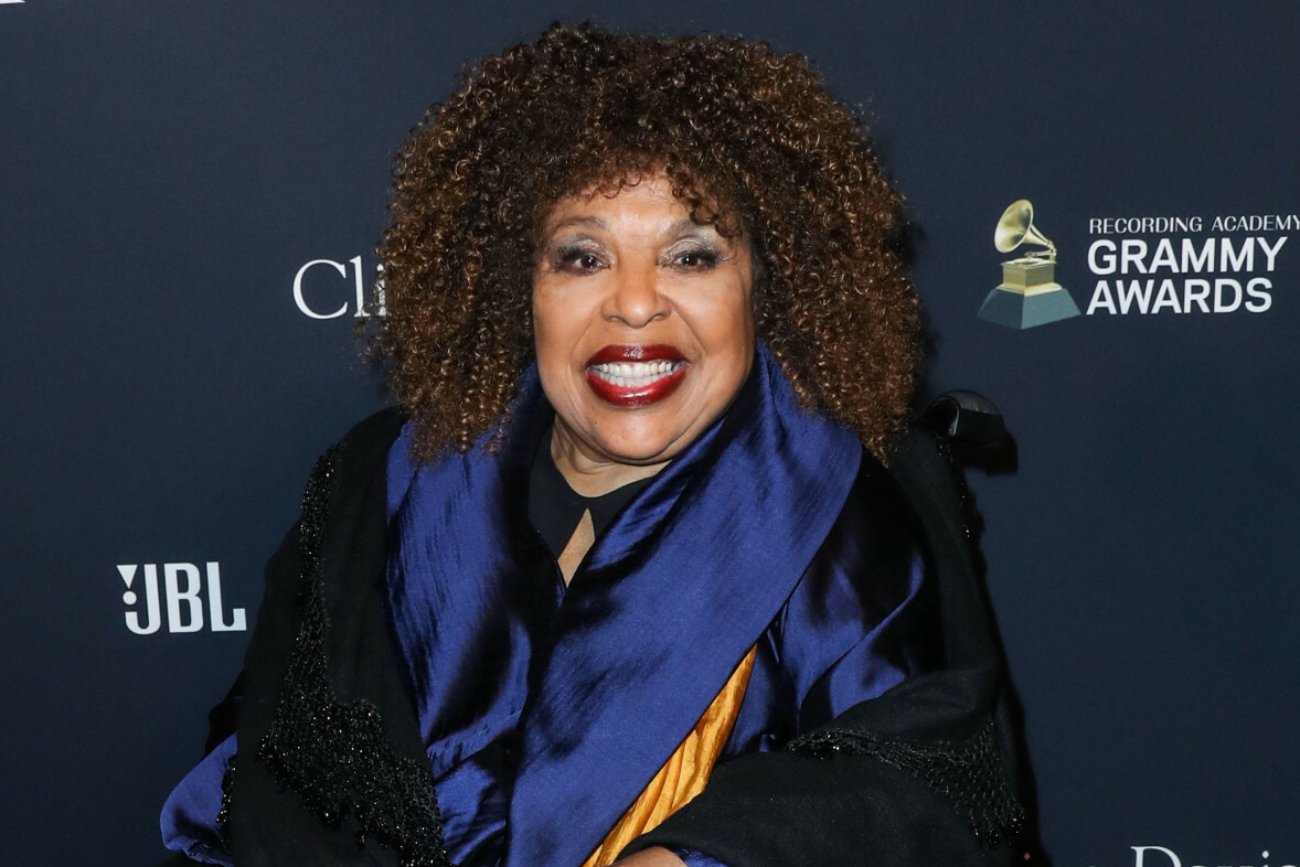 Roberta Flack cierpi na nieuleczalną chorobę, przez którą nie może śpiewać. Roberta Flack cierpi na nieuleczalną chorobę, przez którą nie może śpiewać.