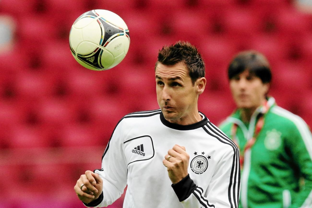 Niespodziewany kandydat na selekcjonera. To znana kibicom postać. Miroslav Klose chce zając miejsce Probierza? Zgłosił swoją kandydaturę.