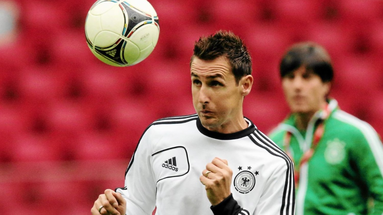 Niespodziewany kandydat na selekcjonera. To znana kibicom postać. Miroslav Klose chce zając miejsce Probierza? Zgłosił swoją kandydaturę.