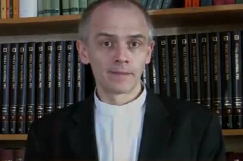 Krzysztof Mądel w rozmowie z nami opowiada o przyczynach bójki w klasztorze i o tym, jak w dzieciństwie był molestowany przez księdza.