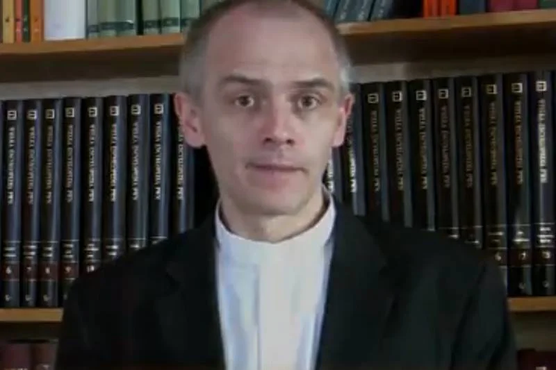 Krzysztof Mądel w rozmowie z nami opowiada o przyczynach bójki w klasztorze i o tym, jak w dzieciństwie był molestowany przez księdza.