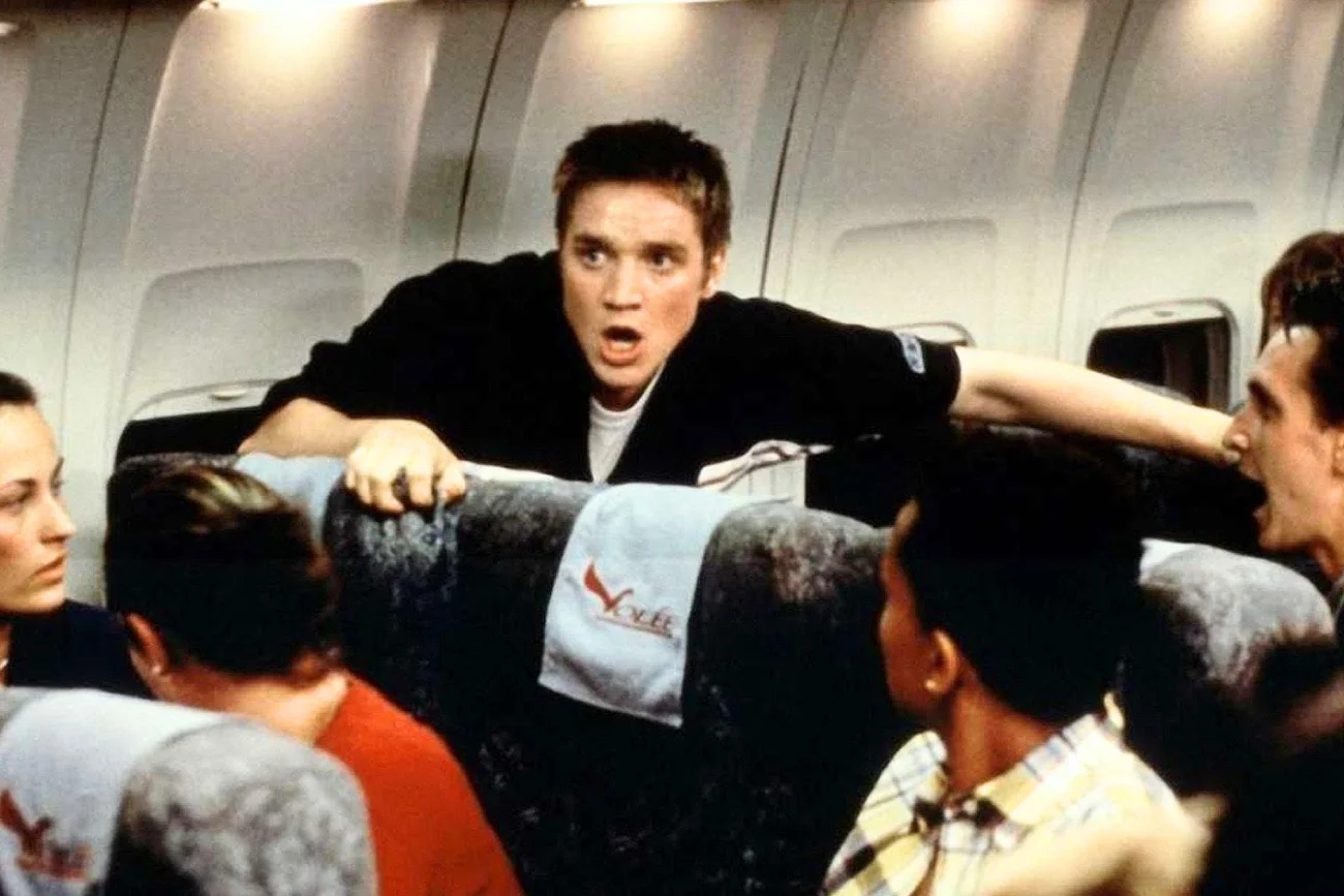 Devon Sawa w filmie "Oszukać przeznaczenie" z 2000 roku