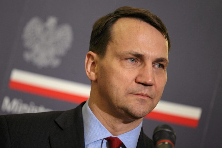 Radosław Sikorski (PO) skomentował strajk nauczycieli. Żartem podpowiedział PiS, skąd wziąć pieniądze na podwyżki.