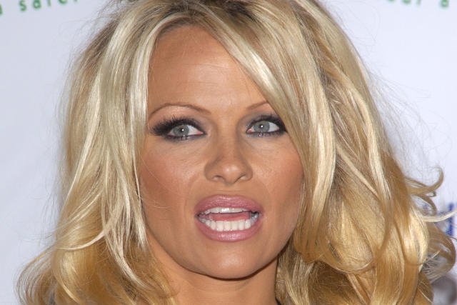 49-latka wciąż w dobrej formie. Wydawcy spodziewają się rekordowej sprzedaży ostatniej rozbieranej sesji w magazynie.