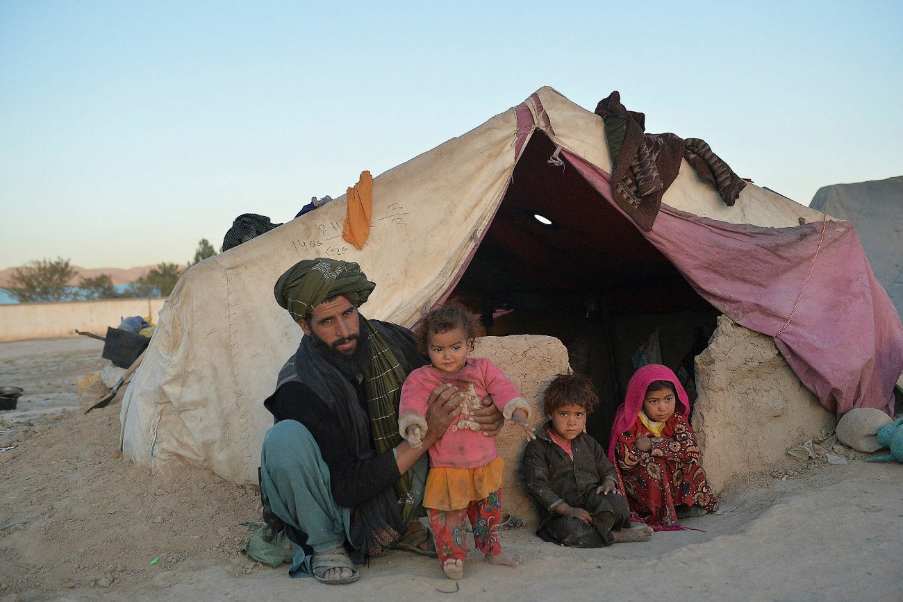 Agencja AFP opisała historię rodziny, która sprzedała swoje córki Farishteh i Shokriya rodzinom przyszłych mężów. Takich przypadków ma być w Afganistanie coraz więcej.
