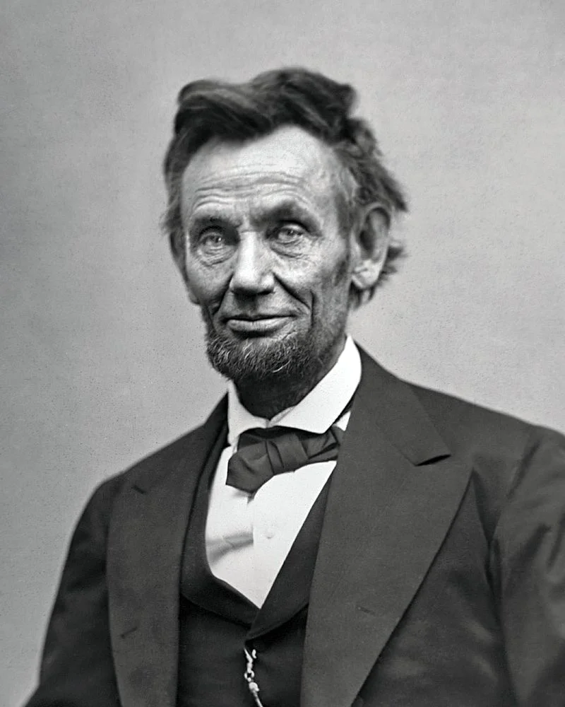Abraham Lincoln został trafiony przez Johna Wilkesa Bootha 14 kwietnia 1865 roku. Zginął dzień później.