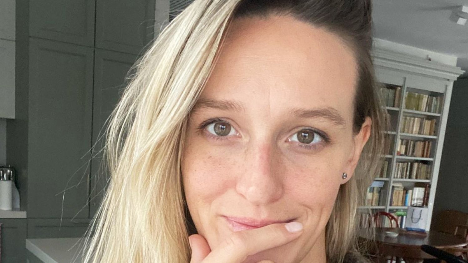 Ola Żebrowska w bieliźnie karmi piersią. Zborowska: "Trochę prywatności"
