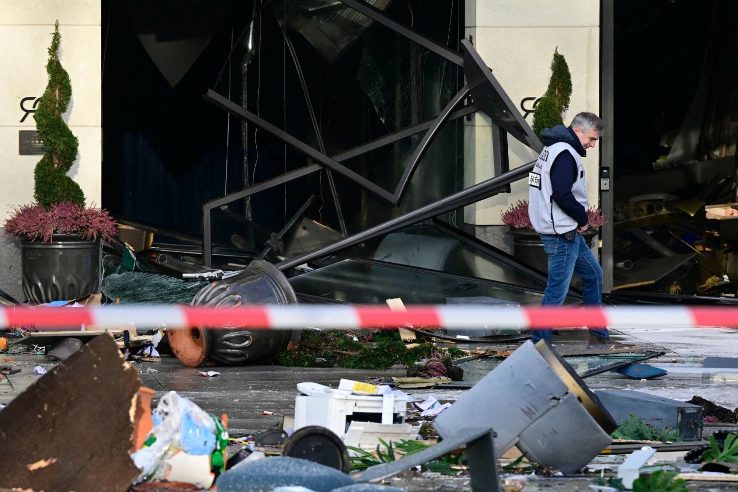 W Berlinie doszło do eksplozji największego cylindrycznego akwarium na świecie.