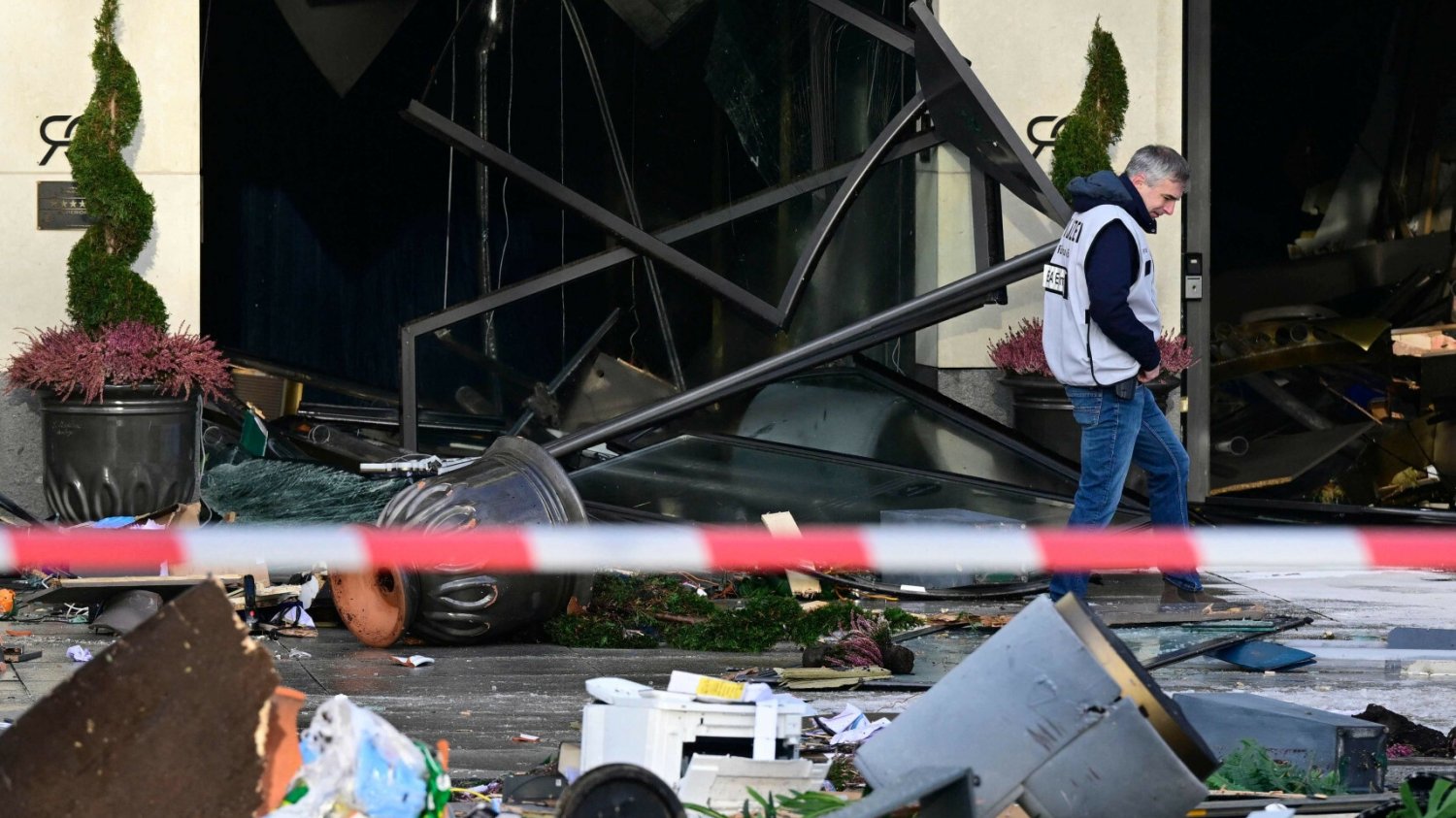 W Berlinie doszło do eksplozji największego cylindrycznego akwarium na świecie.