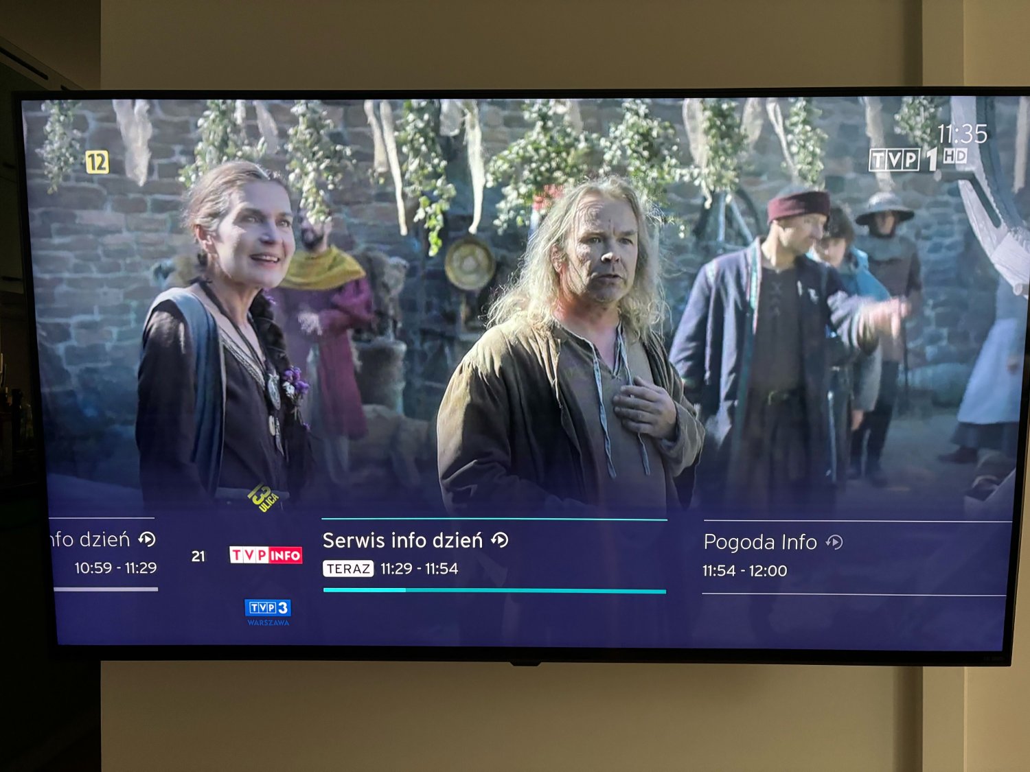 Nie działa TVP Info! Zamiast serwisu widzowie zobaczyli..."Koronę Królów"