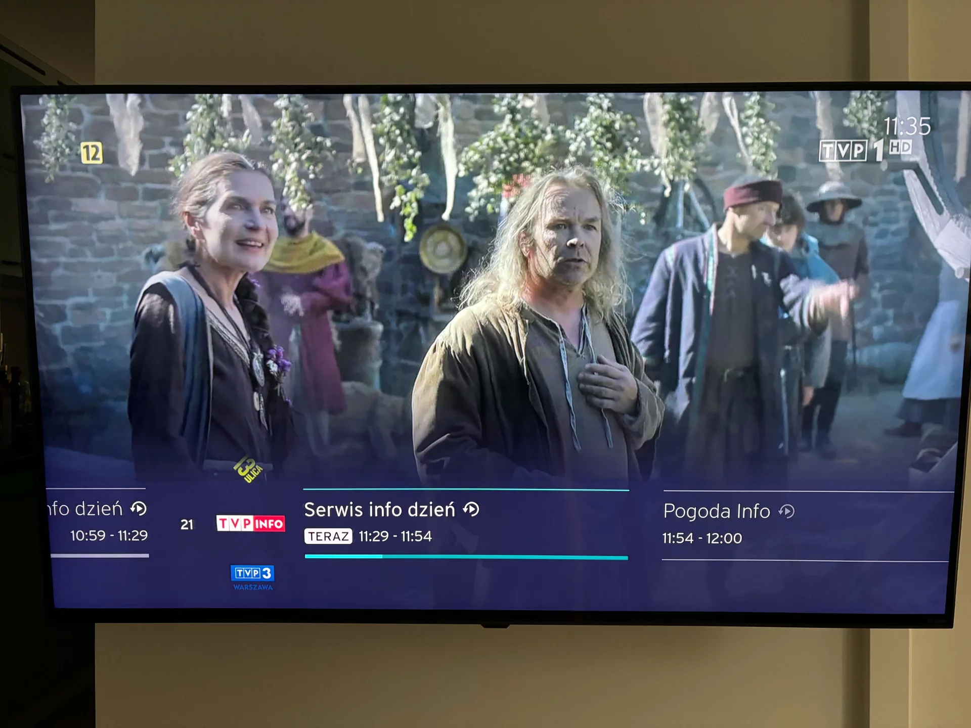 Nie działa TVP Info! Zamiast serwisu widzowie zobaczyli..."Koronę Królów"