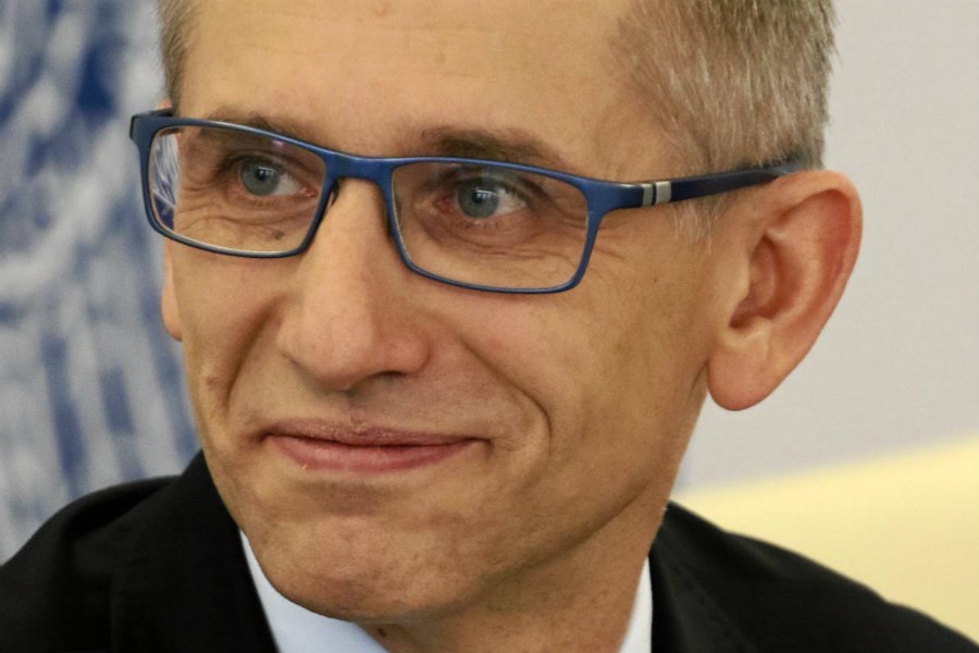 Krzysztof Kwiatkowski pozostał szefem NIK, choć wywodzi się z PO. Teraz może dać się we znaki Prawu i Sprawiedliwości. Zapowiada zbadanie afer z gigantycznymi nagrodami dla ministrów.